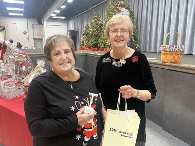 Holiday Splendor Luncheon, Style Show Marks 23 Years
